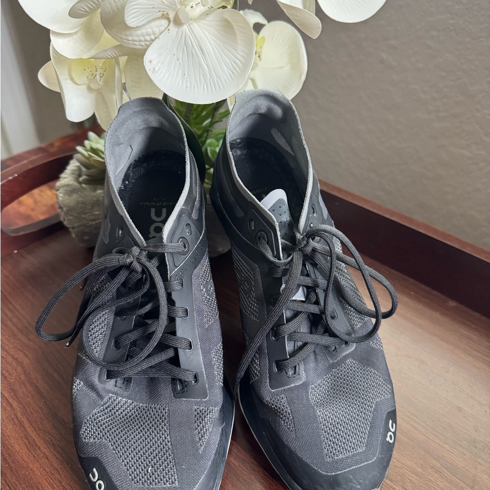 On Running Women's Gray Black Lace-Up Running Sneakers